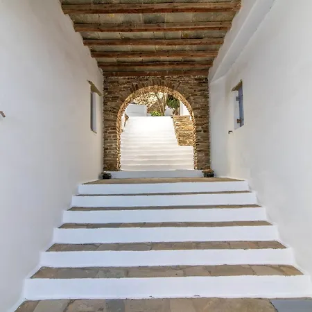 Sylvia House * Arnados